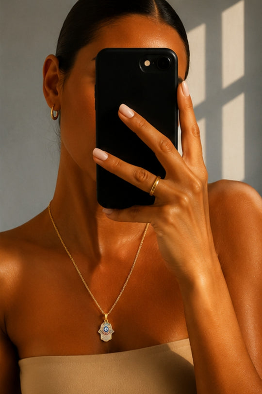 Fatima Hamza Hand Necklace – Gold